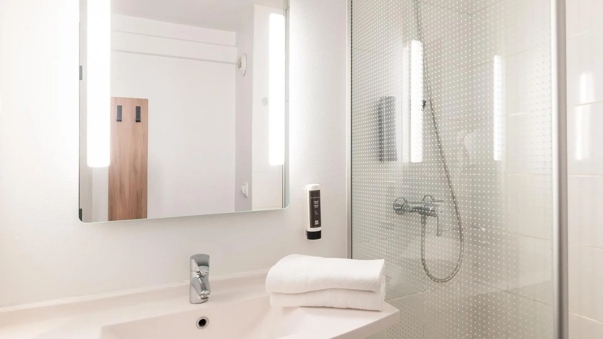 ***  B&B Hotel Lyon Eurexpo Bron France